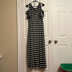 2X Stripped Maxi Dress w/ open shoulders